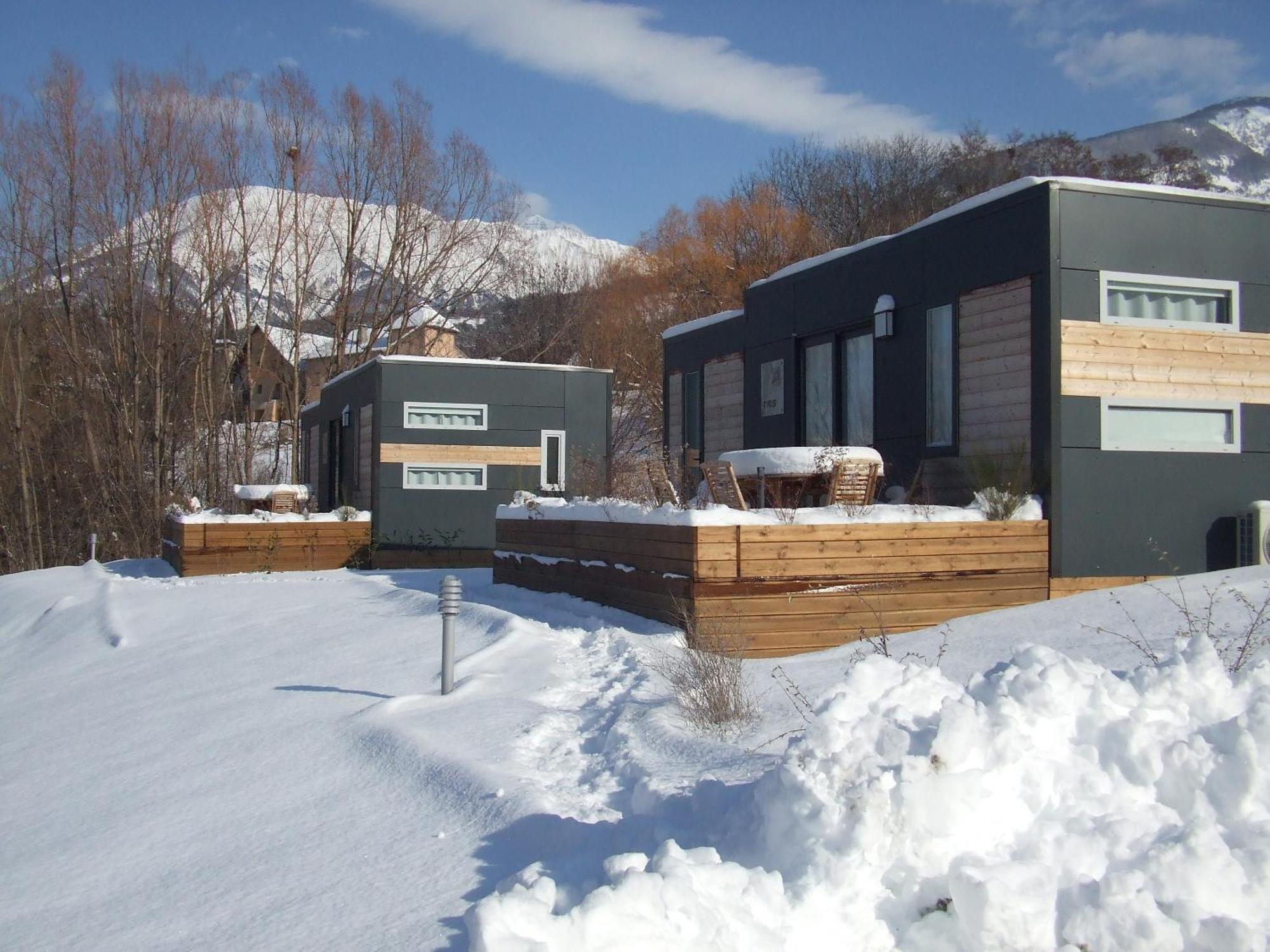 Camping-Hotel De Plein Air Les 2 Bois Baratier Exterior photo